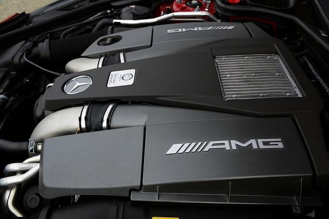 Der SL 63 kommt auf bis zu 415 kW/564 PS