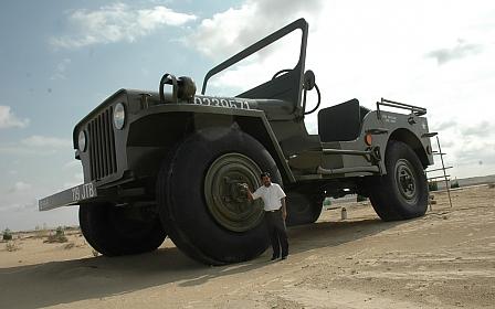 Automuseum Abu Dhabi: Riesen-Jeep