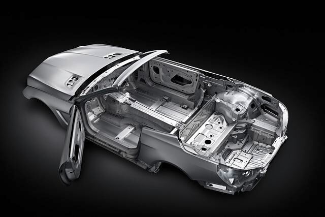 Große Teile von Karosserie und Chassis sind aus Leichtmetall