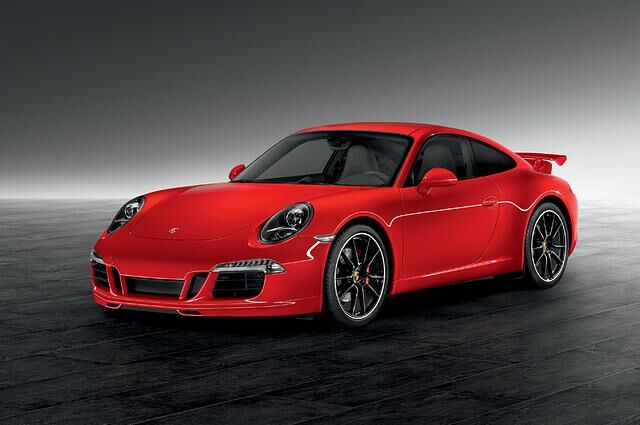 Optional können Karosseriebauteile wie Bug- und Frontspoiler, Heckspoiler, abgedunkelte Seitenscheiben bestellt werden