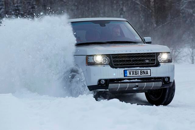 Die Achtgang-Automatik aus dem Range Rover hält jetzt auch im Sport und dem Discovery Einzug