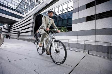 Mercedes-Fahrräder - Riesenreifen und Karbonrenner