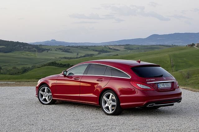 Preislich wird sich der Shooting Brake deutlich oberhalb des normalen CLS bewegen, der als 250 CDI rund 60.000 Euro kostet