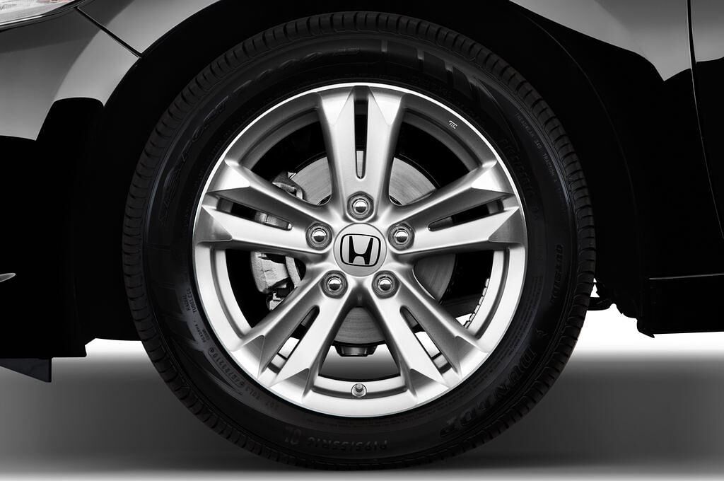 Honda CR-Z (Baujahr 2010) Sport 3 Türen Reifen und Felge