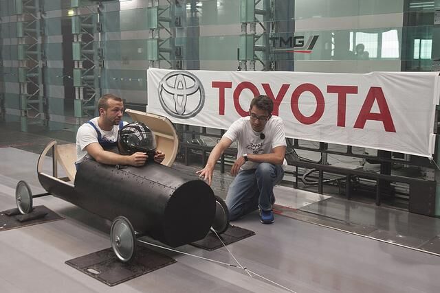  Die Konstrukteure des Gefährts vom Ruppi-Team sind gespannt und erhoffen sich von den Toyota-Experten wichtige Tipps