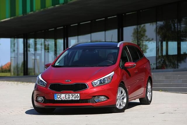 Mit einem Grundpreis von 15.690 Euro für den 1,4-Liter-Benziner  liegt der Sportswagon 1.200 Euro über der fünftürigen Schräghec
