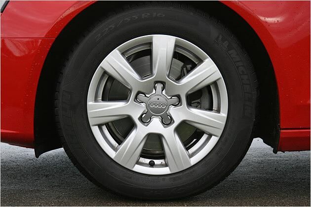 Alufelgen kosten extra, rollwiderstandsarme Reifen gehören hingegen zur Serienausstattung