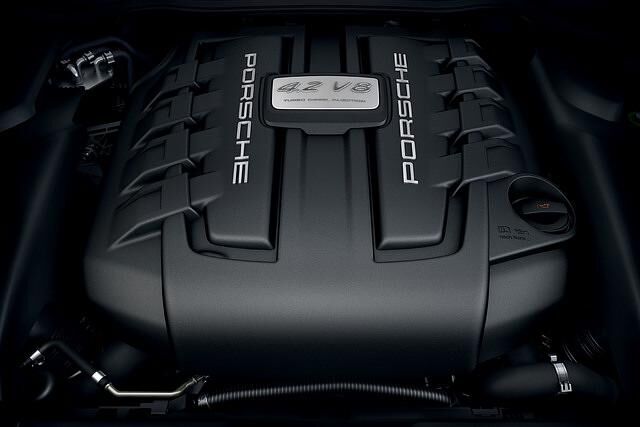 Kraftwerk: 4,2-Liter-V8 mit 281 kW/382 PS