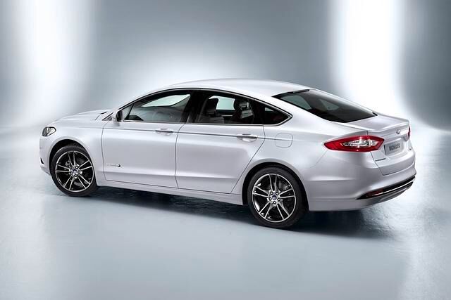 Ford Monde Hybrid Viertürer