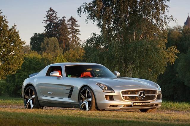 Zum Basispreis von 186.830 Euro für das Coupé kommen dann allerdings noch 69.900 Euro Umbaukosten hinzu