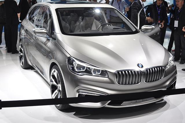 Die Studie ist mit einem Hybridantrieb ausgerüstet