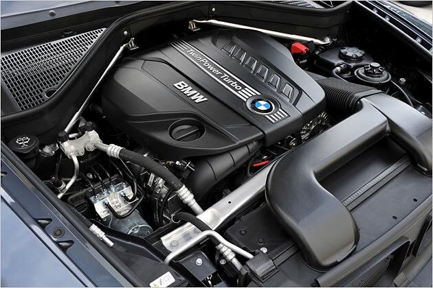 Dank TwinPower-Turbo kommt der xDrive40d auf ein maximales Drehmoment von 600 Newtonmeter