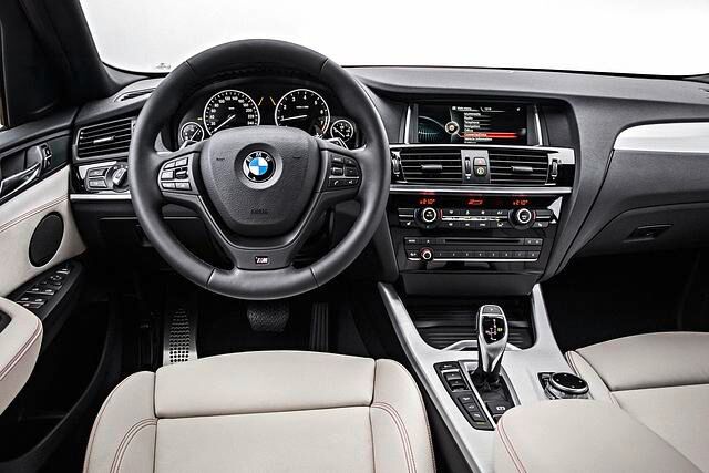 Zum schnellen Strich der Designer gibt es eine sportlichere Auslegung für Lenkung, Fahrwerk und die Regelsysteme, die von einer zwei Zentimeter tieferen Sitzposition noch unterstützt wird.