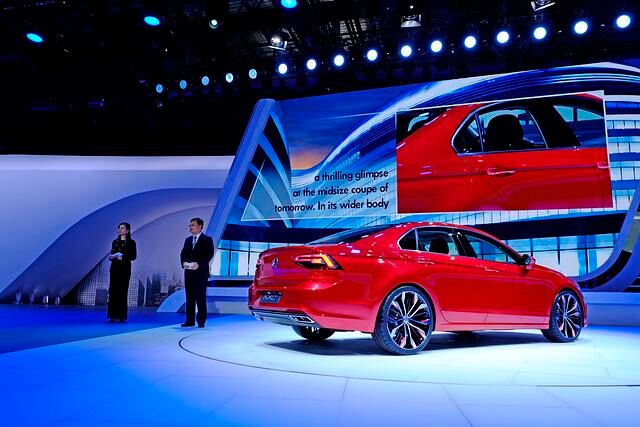 Mit der jetzt in Peking gezeigten Studie antwortet Volkswagen auf den Stuttgarter Rivalen mit dem Stern. Denn der seit einem Jahr hochgelobte CLA ist derzeit nahezu konkurrenzlos