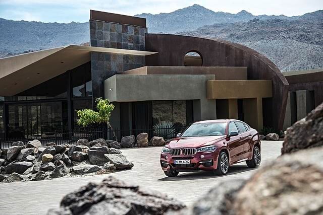 Die Topmotorisierung mit dem V8-Benzinantrieb ist gegenüber dem Vorgängermodell um 10 Prozent auf 330 kW/450 PS (+30 kW/43 PS) stärker geworden.