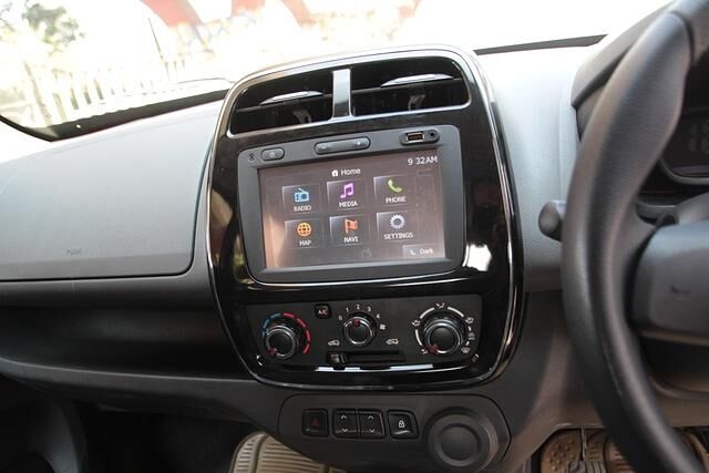 Immerhin: Das Billigauto hat ein modernes Infotainmentsystem mit Touchscreen an Bord