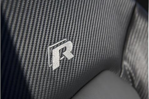 Allgegenwärtig im und am VW Golf R: das \"R\"