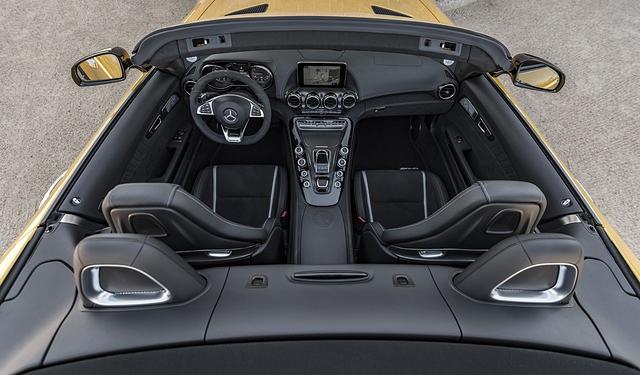 Viel Platz für Kleinkram bietet der Innenraum des GT Roadsters nicht
