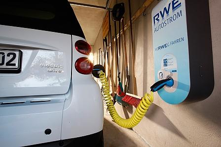 Nach Eingabe eines Codes wird die Stromtankstelle 
freigeschaltet.