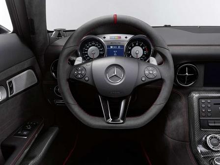 Das Cockpit des SLS AMG Coupé Black Series.