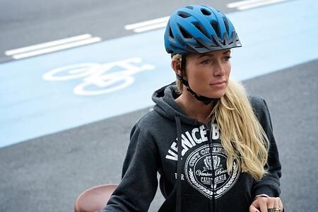 Unfallchirurgen fordern Fahrradhelm für Eltern  - Vorbildlicher Kopfschutz 
