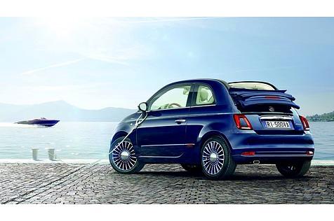 Fiat 500 Riva - Gruppenfoto mit Riva-Yacht
