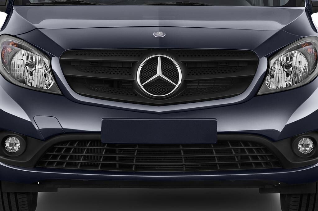 Mercedes Citan (Baujahr 2015) 109 Cdi 66Kw M1 Lang A2 5 Türen Kühlergrill und Scheinwerfer