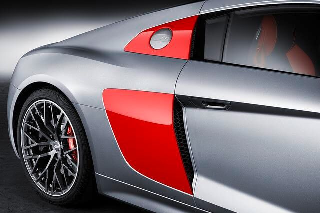 Die brillantroten Sideblades sollen den Bezug zu Audi Sport herstellen