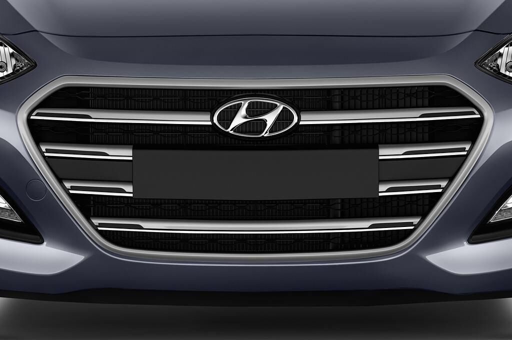 Hyundai I30 (Baujahr 2015) - 5 Türen Kühlergrill und Scheinwerfer