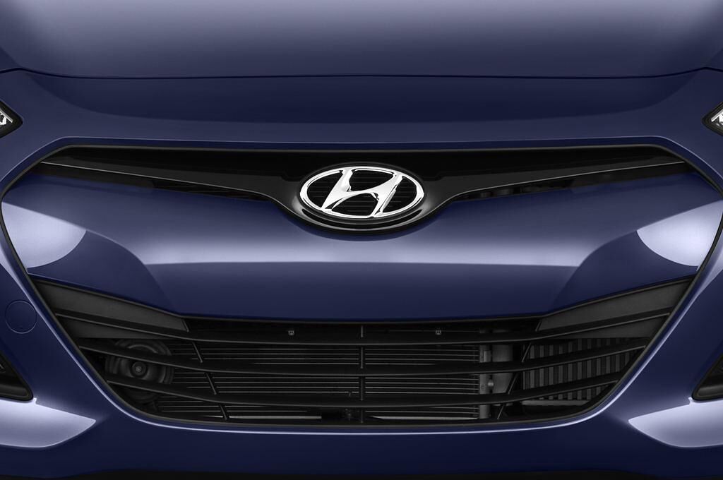 Hyundai I30 Kombi (Baujahr 2012) Style 5 Türen Kühlergrill und Scheinwerfer