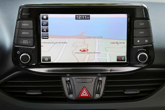 Der Touchscreen ist bis zu acht Zoll groß