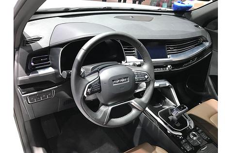 Beim Cockpit des Haval H6 ist die Material Anmutung nicht überragend