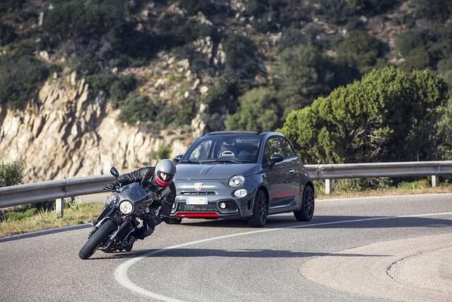 Panorama: Yamaha trifft Abarth - Schnelle Brüder im Geiste