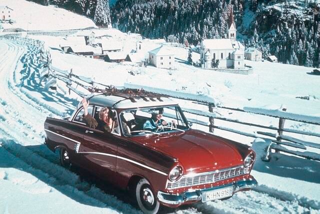Ford Taunus 17 M P2 als zweitürige Limousine