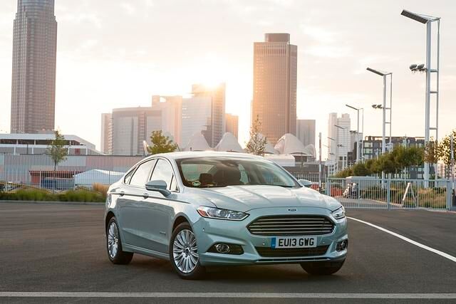 Ende kommenden Jahres wird der in den USA bereits als Fusion angebotene Mondeo mit dieser Antriebstechnik auf den Markt rollen