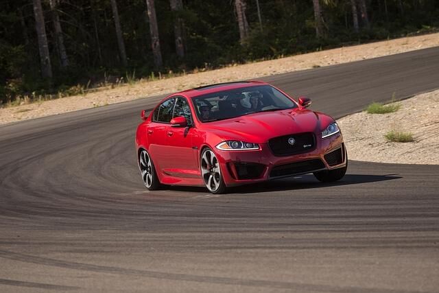 Der XFR-S ist als Supersportversion des XF ausgelegt und kostet mindestens 107.800 Euro