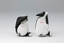 Elektrisch fahrender Honda-Hocker - Einmal ins Chefbüro bitte