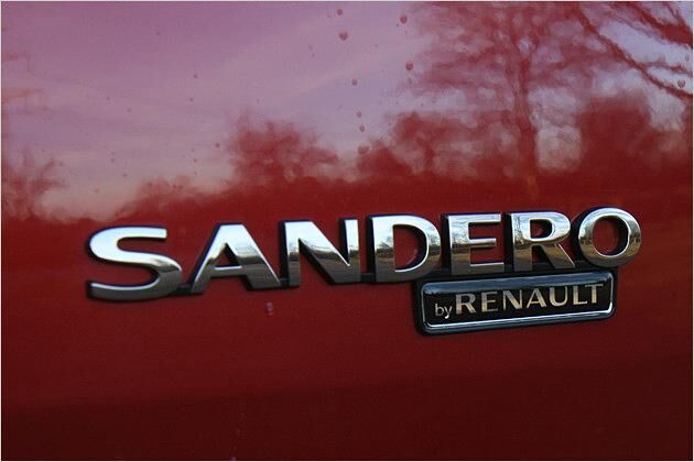 Vorsichtshalber setzt die Konzernmutter Renault ihren Schriftzug dazu