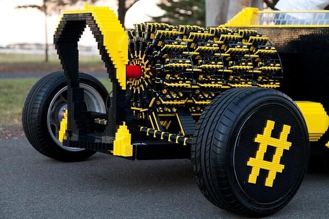 Die vier Sternmotoren beschleunigen den Hot Rod auf bis zu 30 km/h