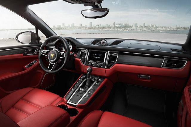 Das Einstiegsmodell Macan S mit einem 250 kW/340 PS starken Sechszylinder gibt es dann ab 57.390 Euro.