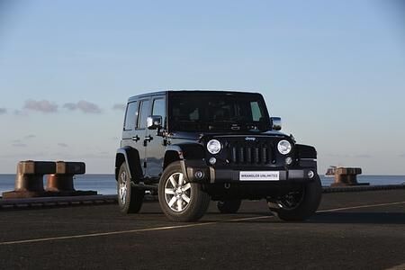 Jeep Wrangler als Sondermodell - Schwarz und glänzend Jeep Wrangler als Sondermodell - Schwarz und glänzend