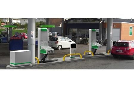 Drive-in-Tankstelle  - Mensch sitzt, Roboter flitzt