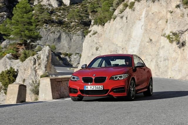 In Sachen Fahrdynamik soll die neue Baureihe an eine andere 2 in der BMW-Historie anknüpfen
