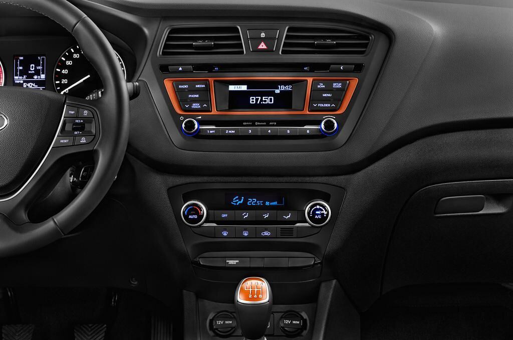 Hyundai I20 (Baujahr 2015) Style 3 Türen Mittelkonsole