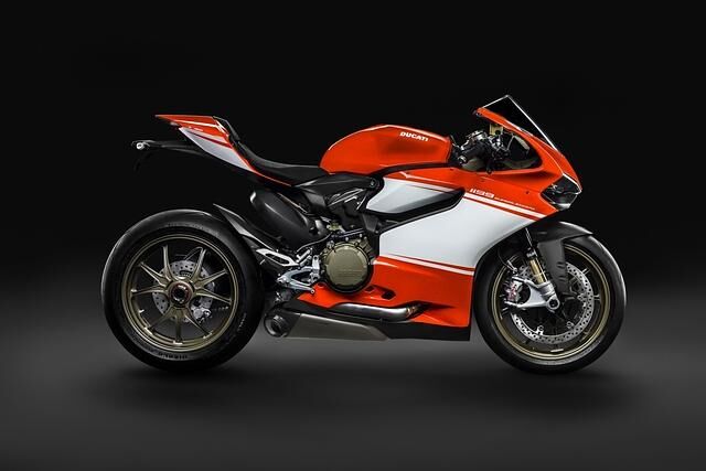 Bei der 1199 Superleggera treffen mehr als 200 PS auf 155 Kilogramm Trockengewicht 