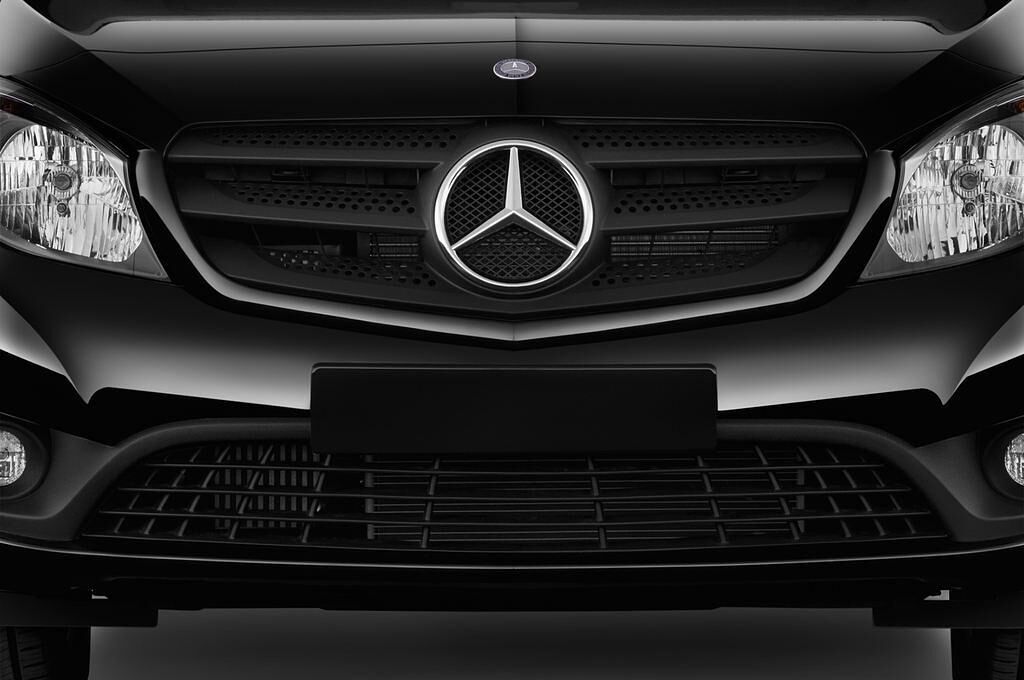 Mercedes Citan (Baujahr 2017) - 5 Türen Kühlergrill und Scheinwerfer
