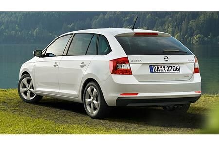 Skoda Rapid - Grüne Linie beim Golf-Gegner