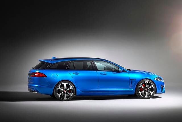 Der XFR-S Sportbrake ist das dritte Modell der R-S-Linie und ist ab Juli zum Preis von 110.450 Euro bei den deutschen Händlern verfügbar