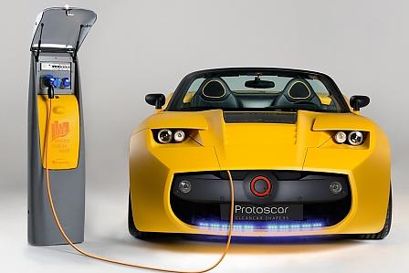 Gemeinsam mit Kooperationepartnern haben die 
Schweizer verschiedene Ladestationen für den 
Elektroflitzer entwickelt.