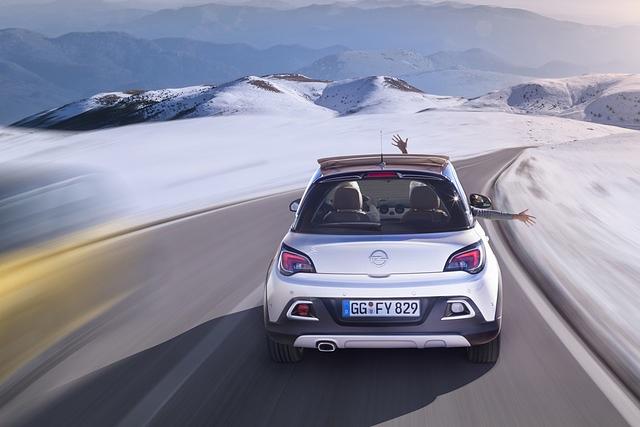 Der Adam Rocks wird optional von einem neuen  Dreizylinder-Turbobenziner angetrieben, der ab Sommer auch für seine Geschwistermodelle zur Verfügung steht